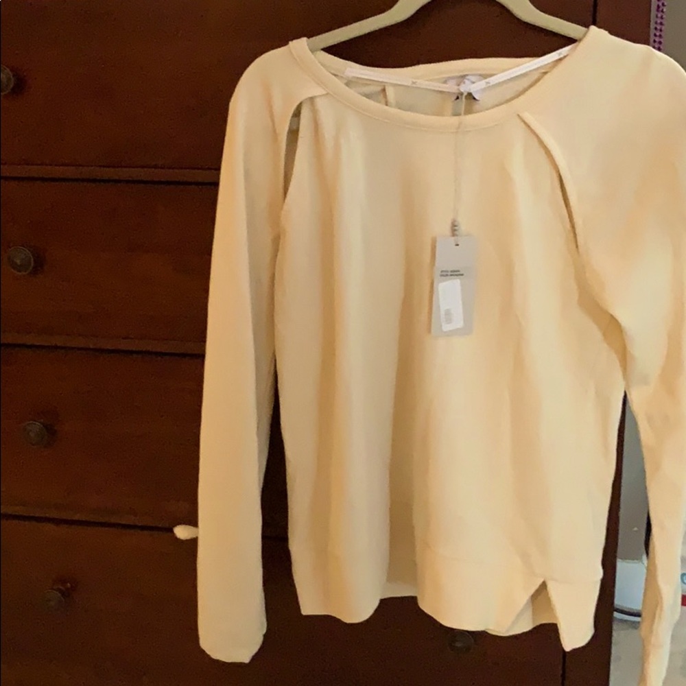 Alternative Light beige cut out cute top